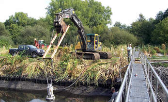 Schlammpumpen-Einsatz an einem Kanal